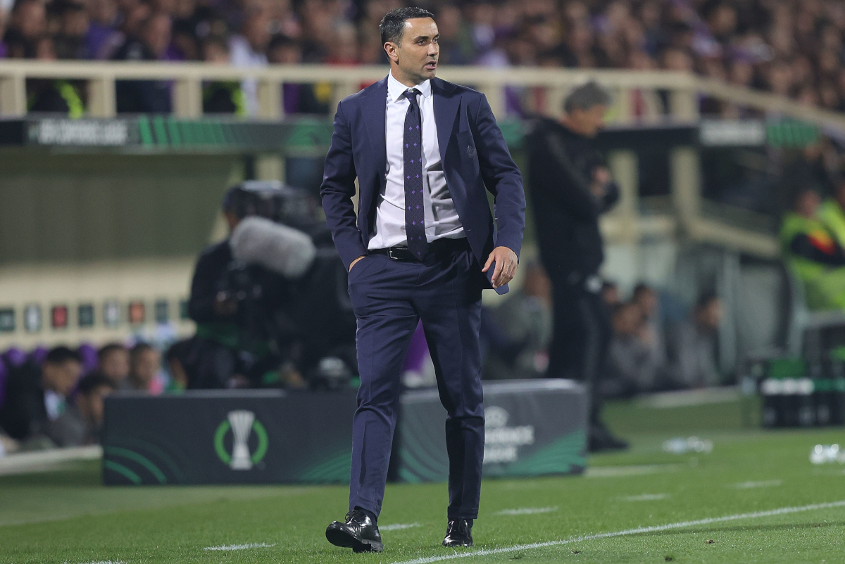 FLORENCE, ITALY - MAY 8: Head coach Raffaele Palladino manager of ACF Fiorentina looks on during the UEFA Conference League 2024/25 Semi Final First Leg match between ACF Fiorentina and Real Betis Balompie at Artemio Franchi on May 8, 2025 in Florence, Italy. (Photo by Gabriele Maltinti/Getty Images)