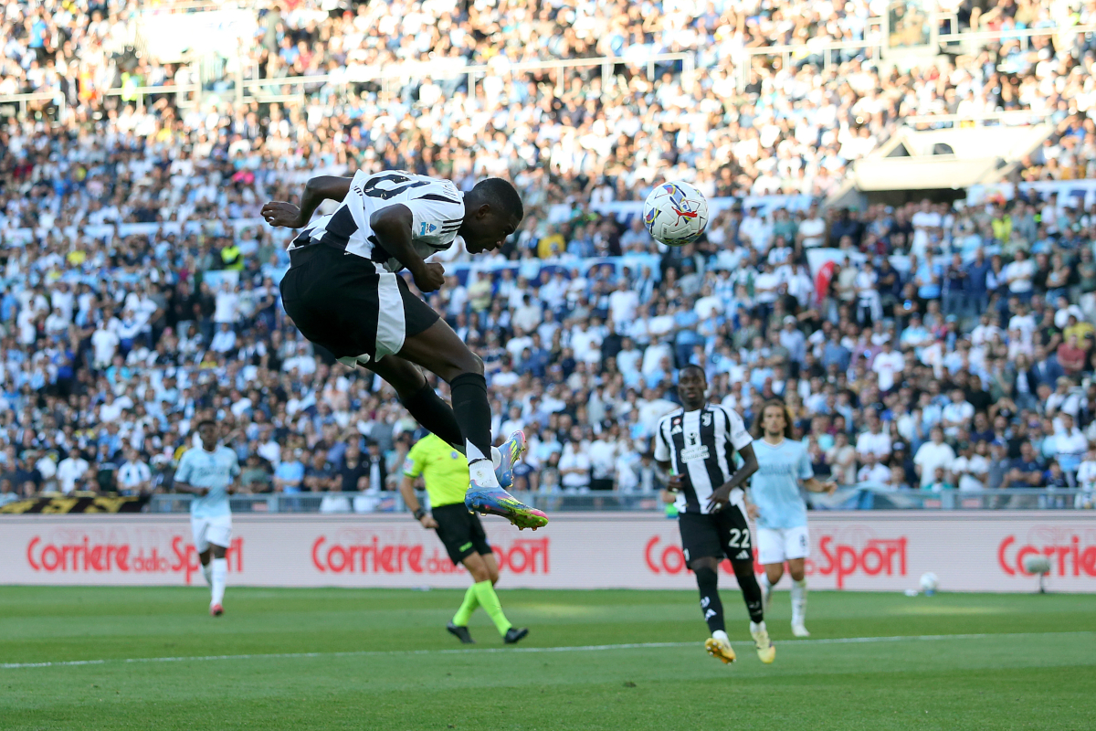 Rzym, Włochy - 10 maja: Randal Kolo Muani z Juventusu zdobywa pierwszą bramkę swojej drużyny po meczu Serie A między SS Lazio i Juventus w Stadio Olimpico 10 maja 2025 r. W Rzymie we Włoszech. (Zdjęcie Paolo Bruno/Getty Images)