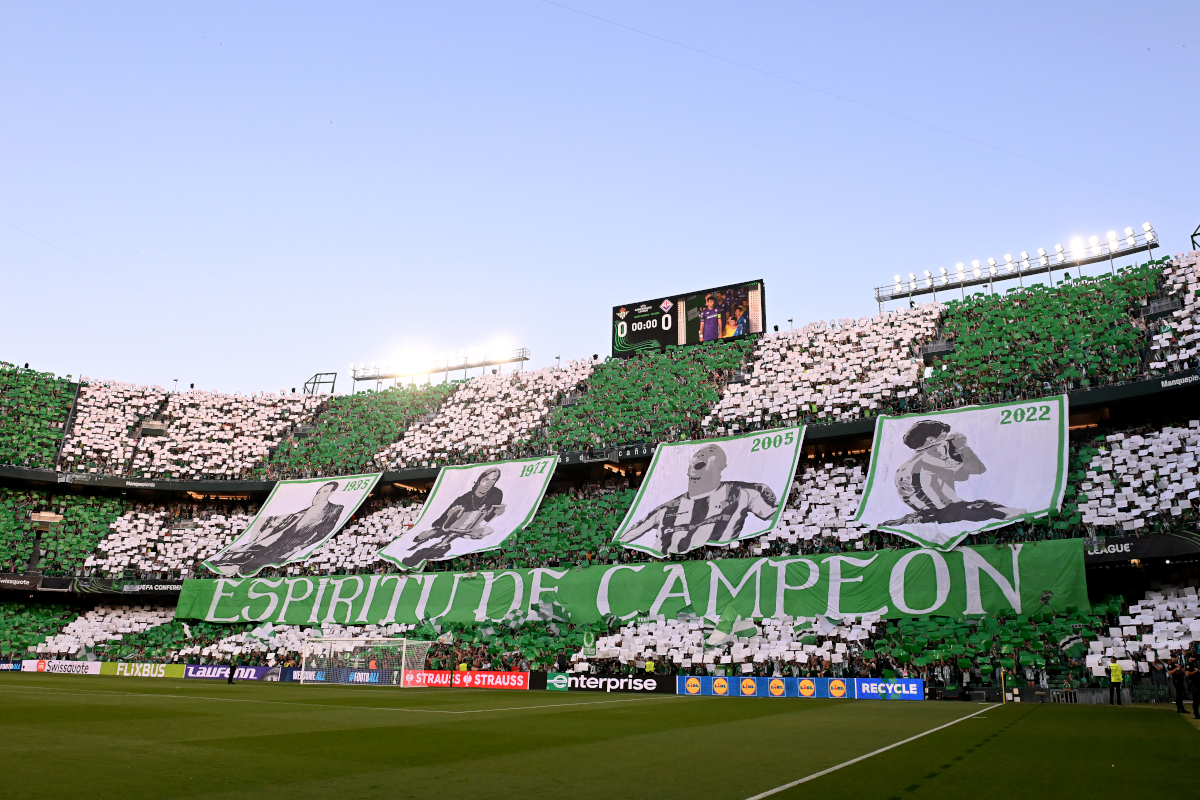SEVILLE, SPAIN - MAY 01: General view inside the stadium as Real Betis fans hold up banners prior to the UEFA Conference League 2024/25 Semi Final First Leg match between Real Betis Balompie and ACF Fiorentina at Estadio Benito Villamarin on May 01, 2025 in Seville, Spain. (Photo by Denis Doyle/Getty Images)