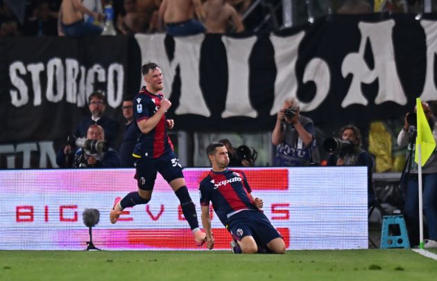 BOLOGNA, ITALY - MAY 04: Remo Freuler of Bologna celebrates scoring his team's first goal during the Serie A match between Bologna and Juventus at Stadio Renato Dall'Ara on May 04, 2025 in Bologna, Italy. (Photo by Alessandro Sabattini/Getty Images)