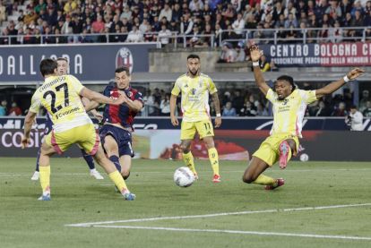 epa12073982 Bologna's Remo Freuler (2-L) scores the 1-1 goal during the Italian Serie A soccer match Bologna FC vs Juventus FC at Renato Dall'Ara stadium in Bologna, Italy, 04 May 2025. EPA-EFE/ELISABETTA BARACCHI