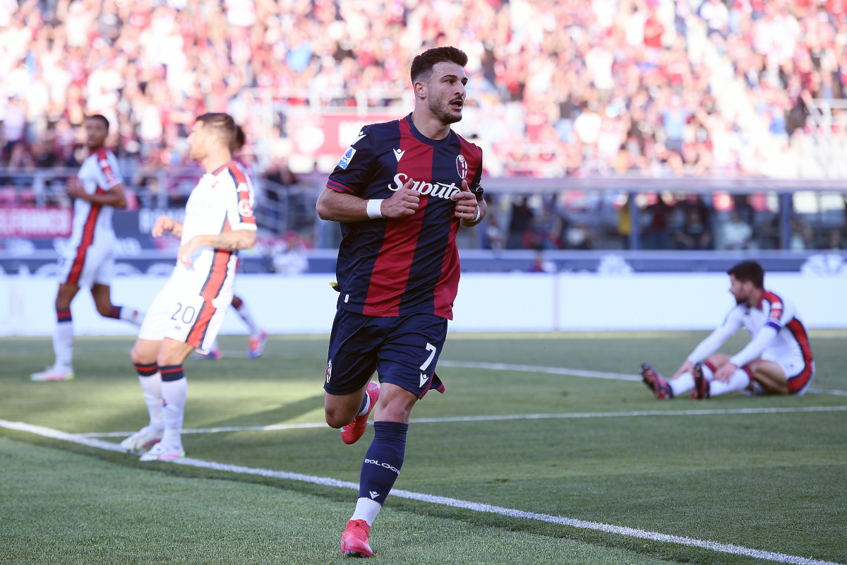 BOLOGNA, ITALY - MAY 24: Riccardo Orsolini of Bologna celebrates scoring his team's first goal during the Serie A match between Bologna and Genoa at Stadio Renato Dall'Ara on May 24, 2025 in Bologna, Italy. (Photo by Alessandro Sabattini/Getty Images)
