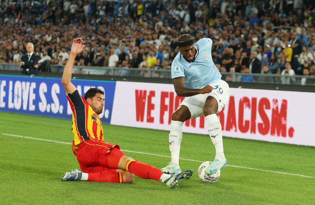 Nuno Tavares en acción durante un partido con la camiseta de la Lazio.