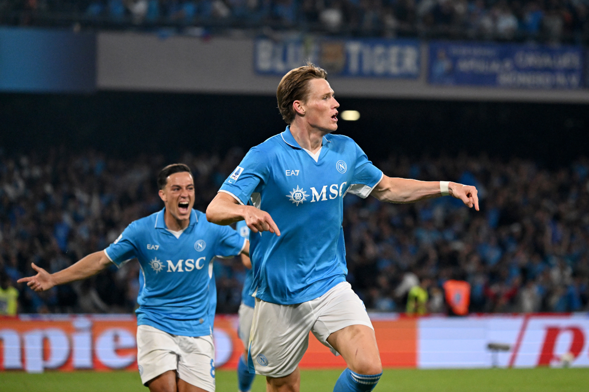Neapol, Taliansko - 23. mája: Scott McCominay z Napoli, ktorý oslavuje svoj tím v sérii v sérii medzi Napoli a Cagli -Armando Maradona 23. mája 2055 v Neapole v Taliansku. (Fotografia od Francesco Pecoraro / Getty Images)