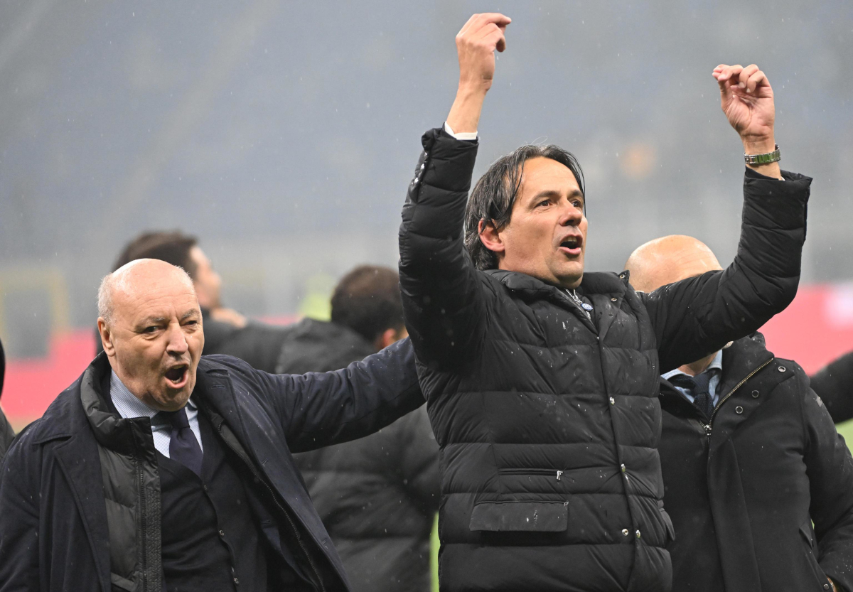 EPA11294807 Inter coach Simone Inzagi (R) and CEO Giuseppe Marotta celebrate after winning a soccer match between AC Milan and FC Inter in Milan on April 22, 2024.
