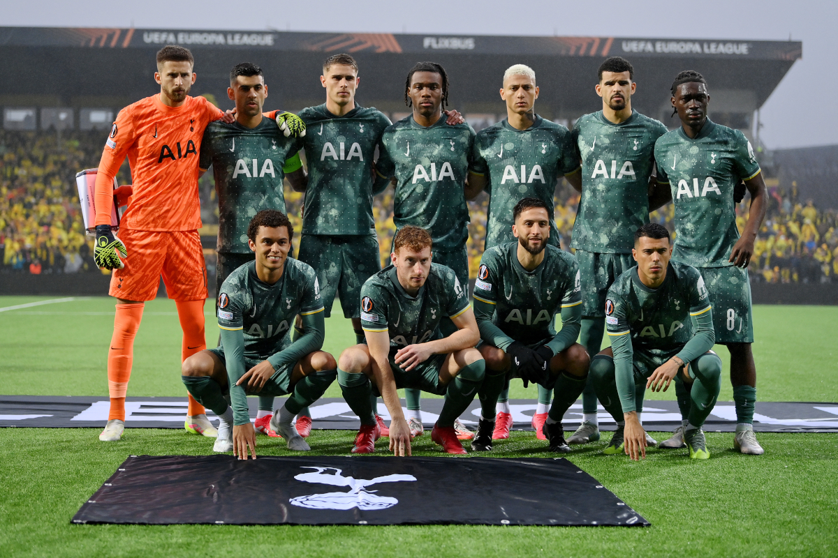 BODO, NORVÈGE - 08 MAI : Les joueurs de Tottenham Hotspur posent pour une photo d'équipe avant la demi-finale retour de l'UEFA Europa League 2024/25 entre le FK Bodo/Glimt et Tottenham Hotspur au stade Aspmyra, le 08 mai 2025 à Bodo, en Norvège. (Photo de Justin Setterfield/Getty Images)