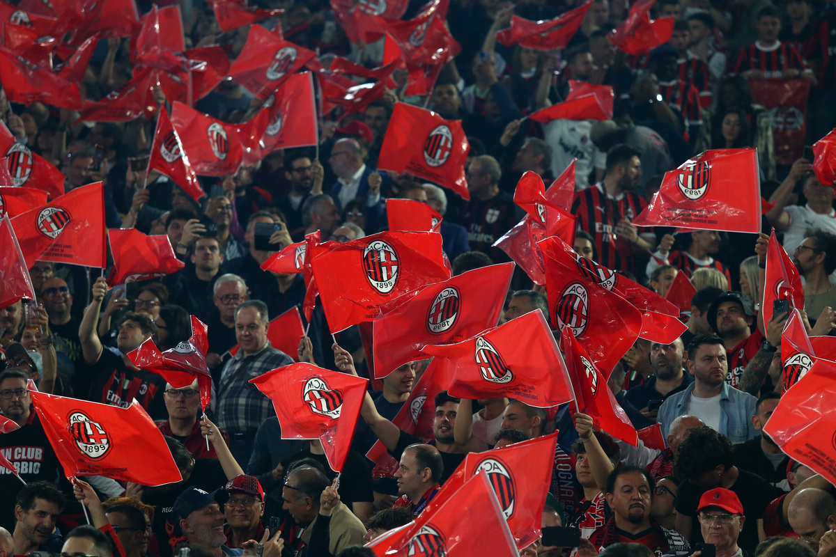 ROME, ITALY - MAY 14: Fans of AC Milan wave flags prior to the Coppa Italia Final match between AC Milan and Bologna at Stadio Olimpico on May 14, 2025 in Rome, Italy. (Photo by Paolo Bruno/Getty Images)