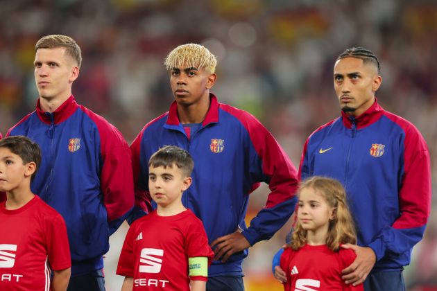 SEVILLE, SPAIN - APRIL 26: Dani Olmo, Lamine Yamal and Raphinha of FC Barcelona look on prior to the Copa del Rey Final match between FC Barcelona and Real Madrid at Estadio de La Cartuja on April 26, 2025 in Seville, Spain. (Photo by Fran Santiago/Getty Images)
