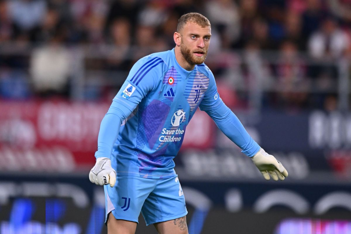 Michele Di Gregorio en acción con la Juventus.