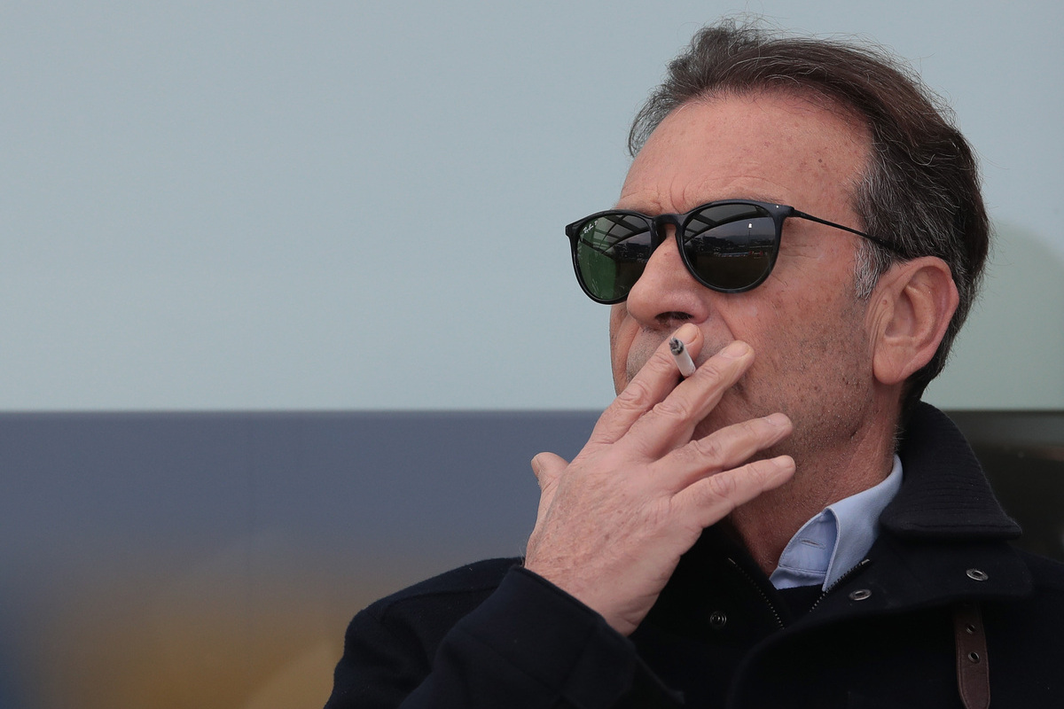 Brescia, Italia - 09 de febrero: El presidente de Brescia Calcio, Massimo Cellino, observa durante el partido de la Serie A entre Brescia Calcio y Udinese Calcio en Stadio Mario Rigamonti el 9 de febrero de 2020 en Brescia, Italia. (Foto de Emilio Andreoli/Getty Images)