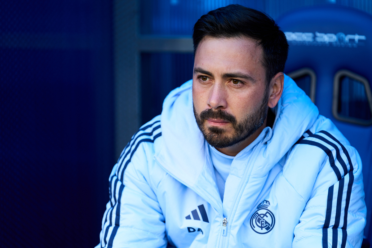 VITORIA-GASTEIZ, SPAIN - APRIL 13: Davide Ancelotti, Assistant Manager of Real Madrid, looks on prior to the LaLiga match between Deportivo Alaves and Real Madrid CF at Estadio de Mendizorroza on April 13, 2025 in Vitoria-Gasteiz, Spain. (Photo by Juan Manuel Serrano Arce/Getty Images)