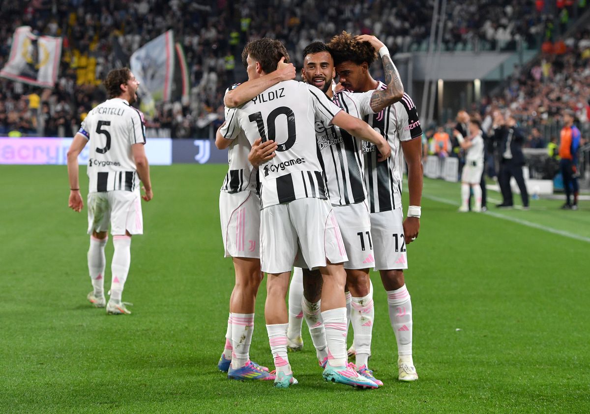 TURIN, ITALY - MAY 18: Nicolas Gonzalez of Juventus celebrates scoring his team's first goal with teammates during the Serie A match between Juventus and Udinese at Allianz Stadium on May 18, 2025 in Turin, Italy. (Photo by Chris Ricco/Getty Images)