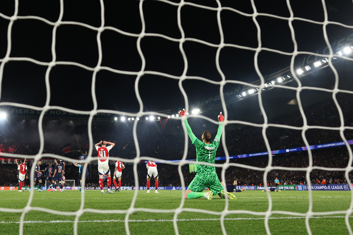 PARIS, FRANCE - MAY 07: Gianluigi Donnarumma of Paris Saint-Germain celebrates at full-time time following the team's victory and subsequent progression into the final after the UEFA Champions League 2024/25 Semi Final Second Leg match between Paris Saint-Germain and Arsenal FC at Parc des Princes on May 07, 2025 in Paris, France. (Photo by Richard Heathcote/Getty Images)