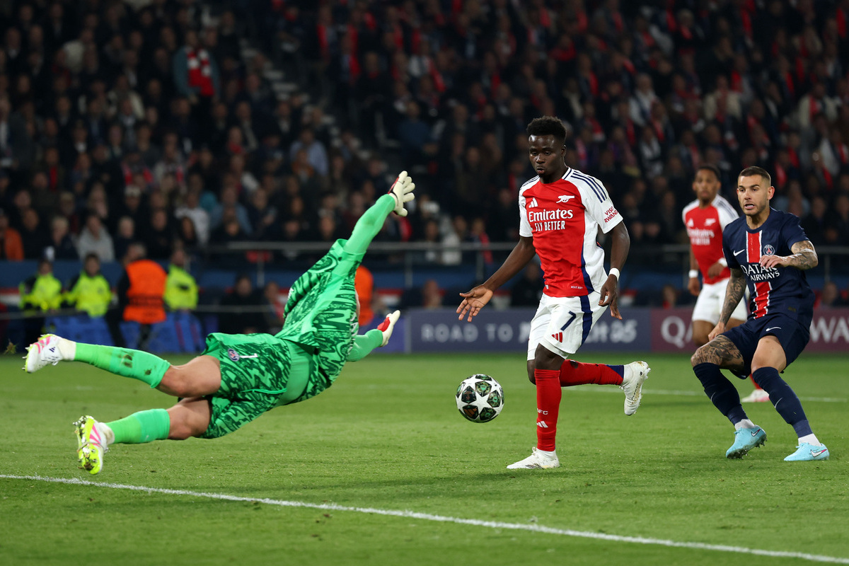 PARIS, FRANCE - MAY 07: Gianluigi Donnarumma of Paris Saint-Germain celebrates at full-time time following the team's victory and subsequent progression into the final after the UEFA Champions League 2024/25 Semi Final Second Leg match between Paris Saint-Germain and Arsenal FC at Parc des Princes on May 07, 2025 in Paris, France. (Photo by Richard Heathcote/Getty Images)