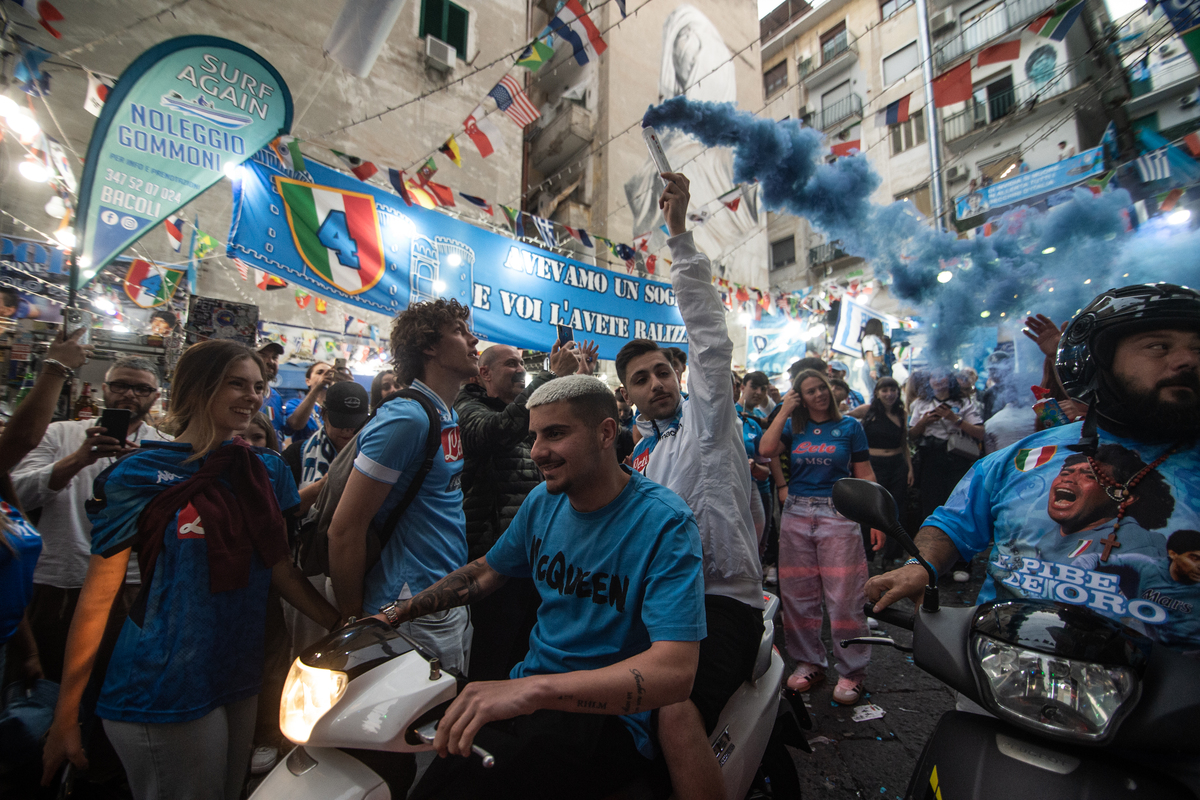 NAPLES, ITALY - MAY 23: SSC Napoli supporters celebrate before the last Serie A match between SSC Napoli and Cagliari that awards the 2024-2025 Scudetto on May 23, 2025 in Naples, Italy. (Photo by Ivan Romano/Getty Images)