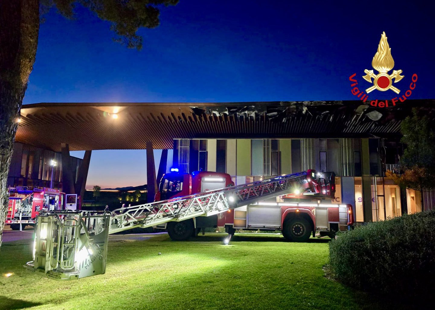 Fire at Viola Park, the training centre of ACF Fiorentina (picture via Vigili del Fuoco)