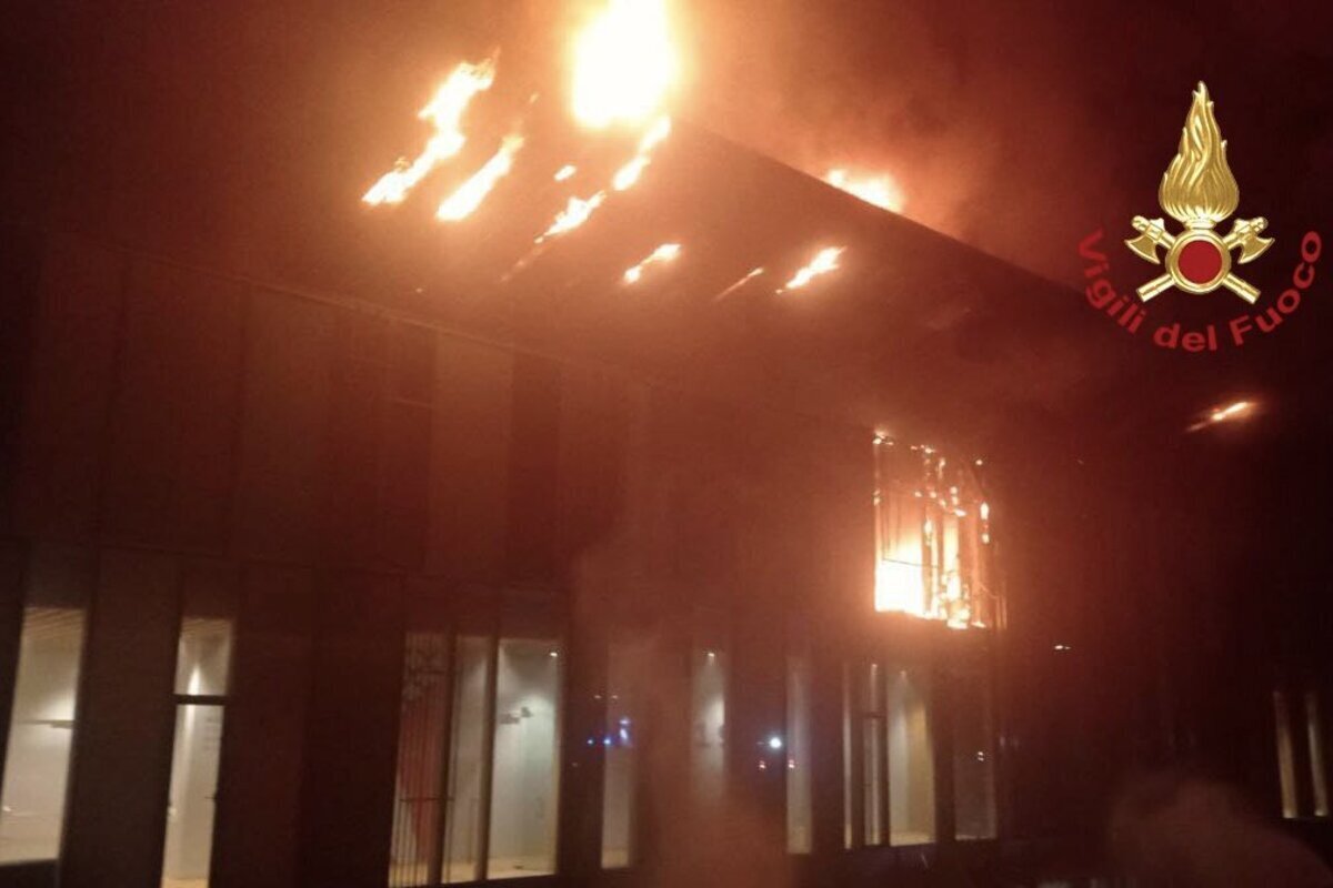 Four hospitalised after overnight fire at Fiorentina training centre – video – Football Italia