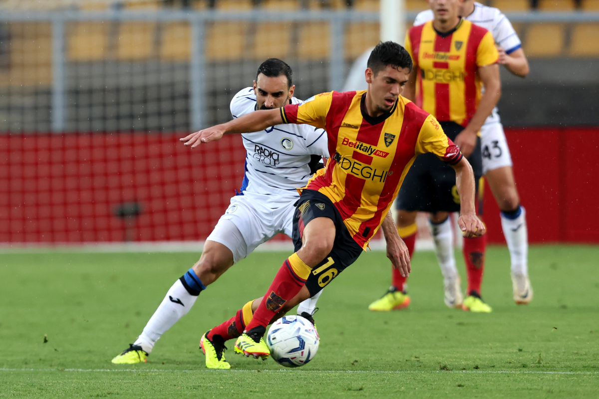 Joan González en acción durante un partido de la Serie A con el Lecce.