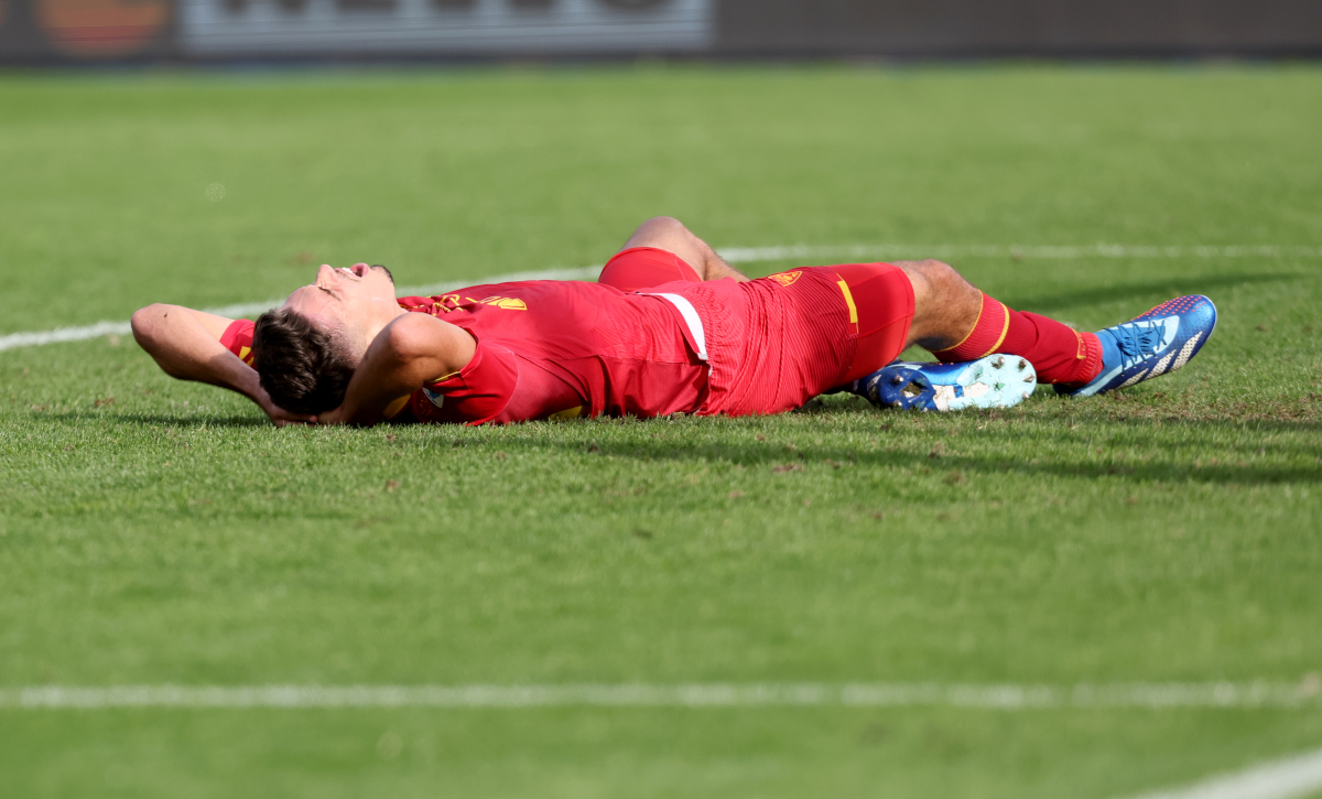 LECCE, ITALY - DECEMBER 03: Joan Gonzalez of Lecce shows his dejected during the Serie A TIM match between US Lecce and Bologna FC at Stadio Via del Mare on December 03, 2023 in Lecce, Italy. (Photo by Maurizio Lagana/Getty Images)