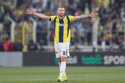 ISTANBUL, TURKEY - MAY 4: Milan Skriniar of Fenerbahce gestures during the Turkish Super League match between Fenerbahce and Besiktas on May 4, 2025 in Istanbul, Turkey. (Photo by Ahmad Mora/Getty Images)