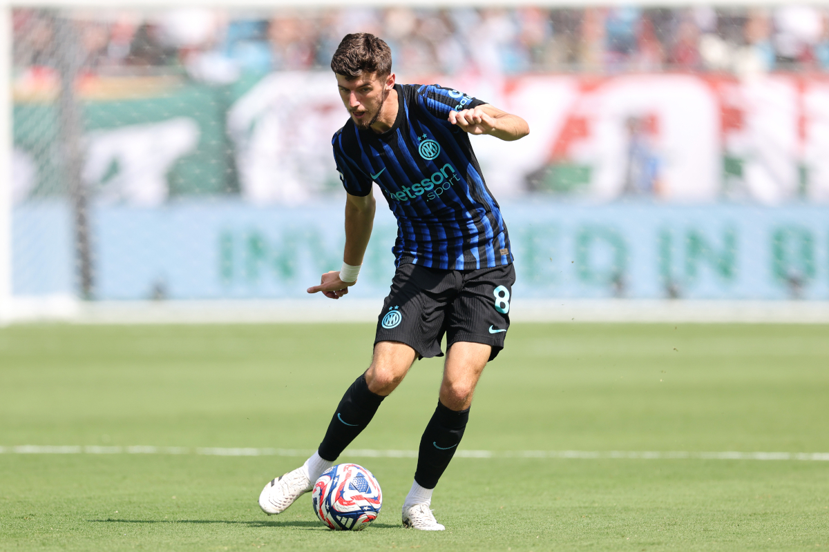 CHARLOTTE, NORTH CAROLINA – JUNE 30: Petar Sucic #8 of FC Internazionale Milano passes the ball during the FIFA Club World Cup 2025 round of 16 match between FC Internazionale Milano and Fluminense FC at Bank of America Stadium on June 30, 2025 in Charlotte, North Carolina.