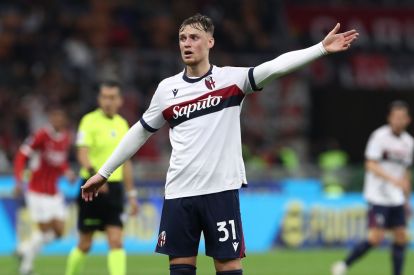 MILAN, ITALY - MAY 09: Sam Beukema of Bologna FC gestures during the Serie A match between AC Milan and Bologna FC at Stadio Giuseppe Meazza on May 09, 2025 in Milan, Italy. (Photo by Marco Luzzani/Getty Images) (Napoli links)