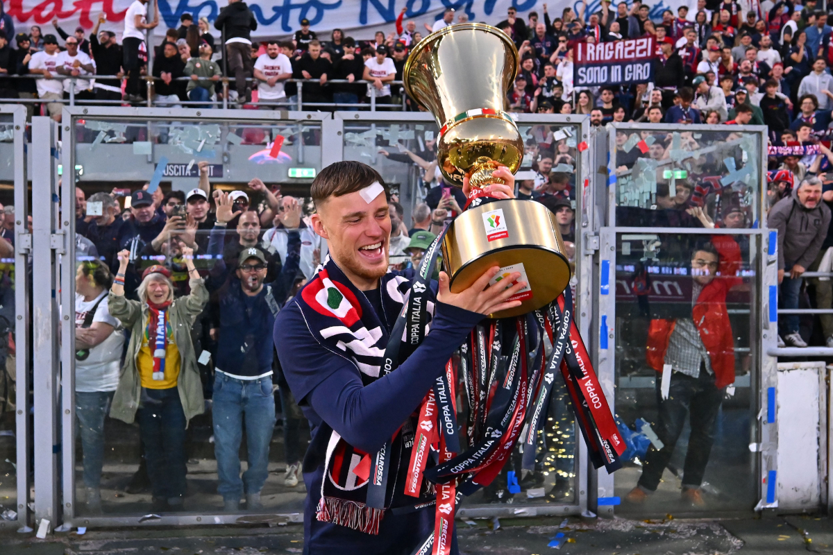 Bolonia, Italia - 24 de mayo: Sam Beukema de Bolonia durante el partido de la Serie A entre Bolonia y Génova en Stadio Renato Dall'ara el 24 de mayo de 2025 en Bolonia, Italia. (Foto de Alessandro Sabattini/Getty Images)
