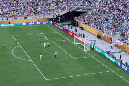ORLANDO, FLORIDA - JUNE 26: Teun Koopmeiners #8 of Juventus FC scores his team's first goal during the FIFA Club World Cup 2025 group G match between Juventus FC and Manchester City FC at Camping World Stadium on June 26, 2025 in Orlando, Florida. (Photo by Megan Briggs/Getty Images)