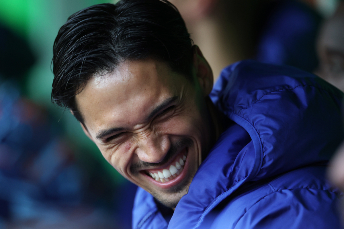 Groningen, Países Bajos - 10 de junio: Tijjani Reijnders de los Países Bajos sonríe mientras mira desde el banco antes del partido de clasificación de la Copa Mundial de la FIFA 2026 entre los Países Bajos y Malta en Euroborg Stadion el 10 de junio de 2025 en Groningen, Países Bajos. (Foto de Dean Mouhtaropoulos/Getty Images)
