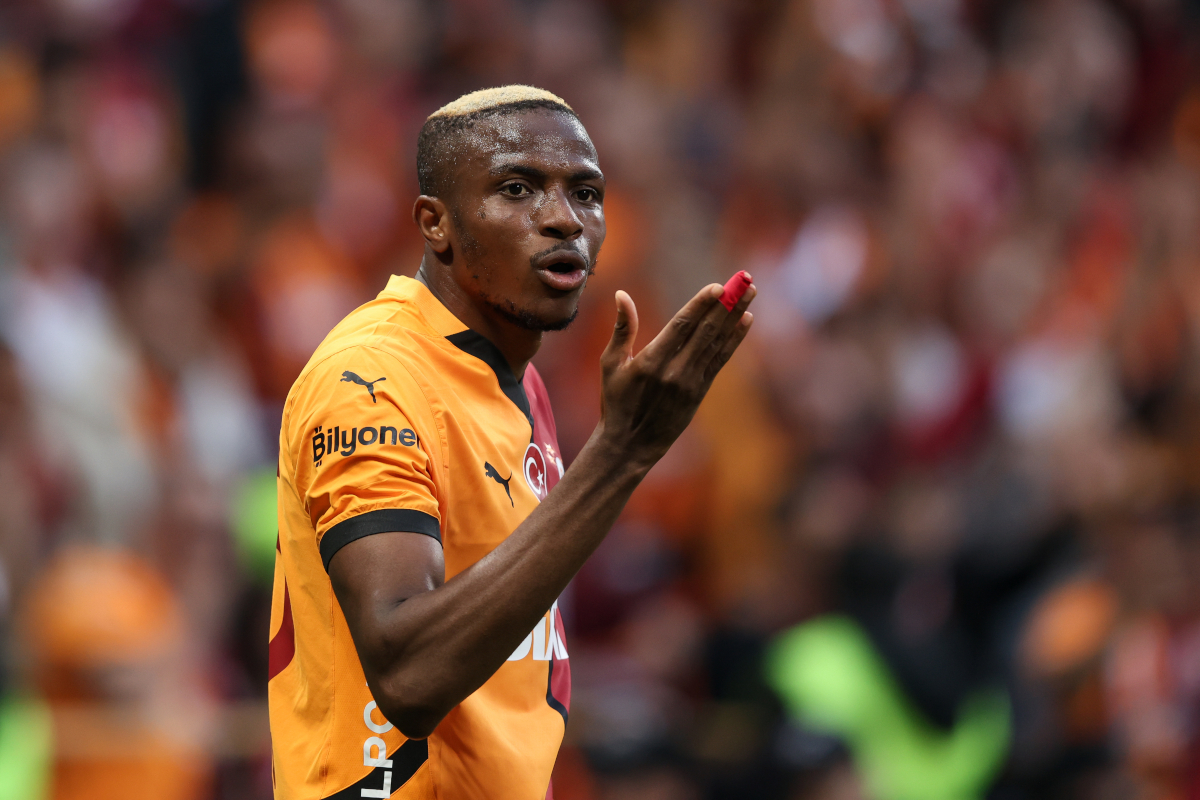 ISTANBUL, Turquía - 18 de mayo: Victor Osimhen de Galatasaray celebra después de anotar el primer gol de su equipo durante el partido turco de la Super League entre Galatasaray y Kayserispor el 18 de mayo de 2025 en Estambul, Turquía. (Foto de Ahmad Mora/Getty Images)