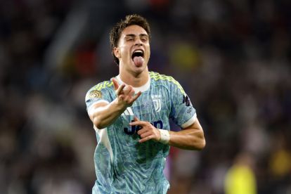 WASHINGTON, DC - 18 Juni: Kenan Yildiz #10 dari Juventus FC merayakan mencetak gol ketiga timnya selama pertandingan grup G Piala Dunia FIFA 2025 antara Al Ain FC dan Juventus FC di Audi Field pada 18 Juni 2025 di Washington, DC. (Foto oleh Kevin C. Cox/Getty Images)