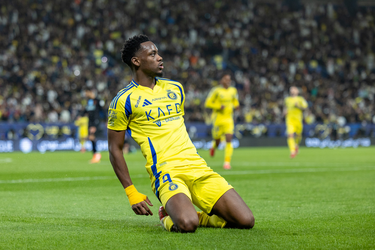 RIYADH, SAUDI ARABIA - FEBRUARY 7: Jhon Durán of Al-Nassr FC celebrates scoring their second goal during the Saudi Pro League match between Al-Nassr and Al-Fayha at Al Awwal Park on February 7, 2025 in Riyadh, Saudi Arabia. (Photo by Abdullah Ahmed/Getty Images)