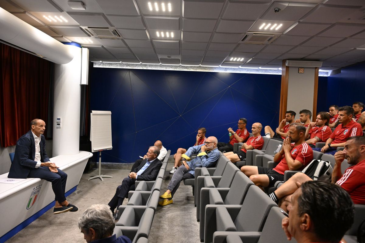 Allegri tells Fabregas and UEFA Pro course students: ‘Be good’ at 1 thing