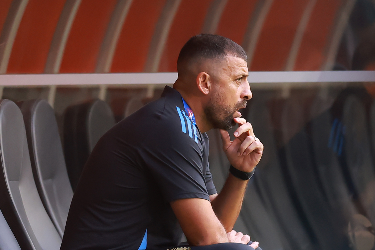 Samuel has turned down Inter offer, confirms Argentina coach Scaloni 3 MIAMI GARDENS, FLORIDA - JUNE 29: Walter Samuel, Ex-Inter defender and current assitant coach of Argentina, looks on prior to the CONMEBOL Copa America 2024 Group A match between Argentina and Peru at Hard Rock Stadium on June 29, 2024 in Miami Gardens, Florida. Lionel Scaloni, Head Coach of Argentina was suspended for this match. (Photo by Hector Vivas/Getty Images)