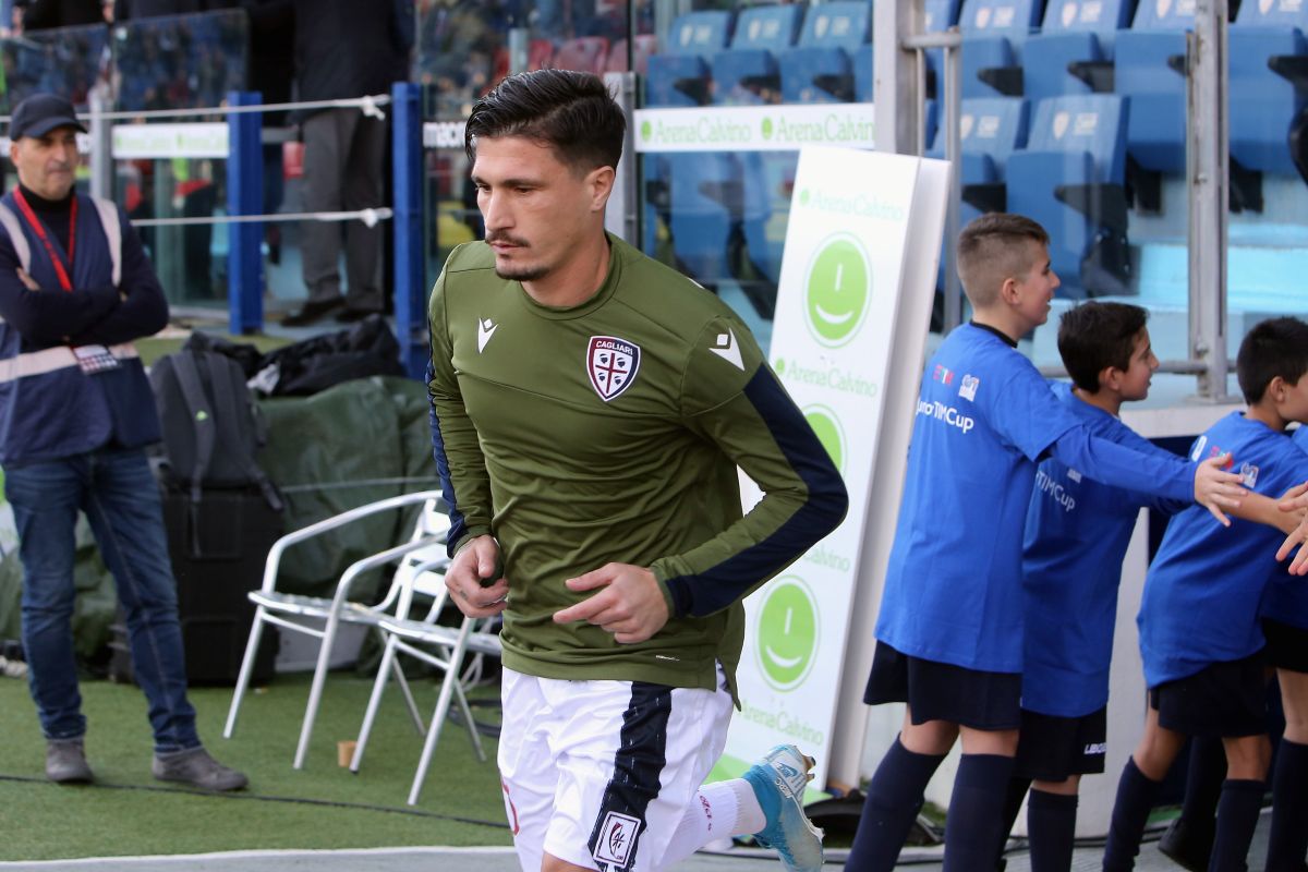 CAGLIARI, ITALY - JANUARY 11: Fabio Pisacane of Cagliari looks on during the Serie A match between Cagliari Calcio and AC Milan at Sardegna Arena on January 11, 2020 in Cagliari, Italy. (Photo by Enrico Locci/Getty Images)