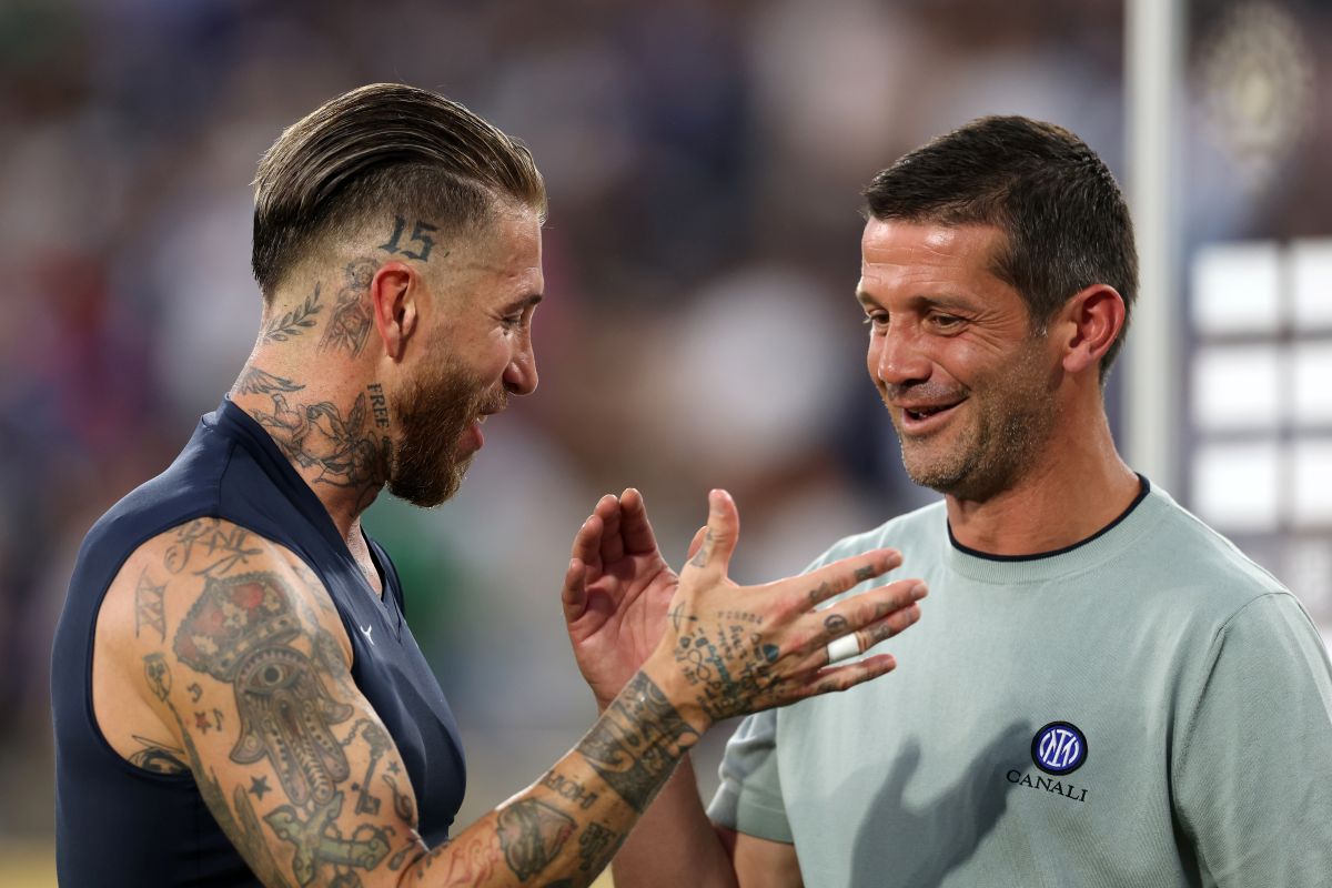 Pasadena, California - 17 de junio: (LR) Sergio Ramos #93 de CF Monterrey abraza a Cristian Chivu, entrenador en jefe de FC Internalionale Milano, después del partido del Grupo E de la FIFA Club World Cup 2025 entre CF Monterrey y el FC International Milano en el Stadium de Rose Bowl el 17 de junio de 2025 en Pasadena, California. (Foto de Stu Forster/Getty Images)