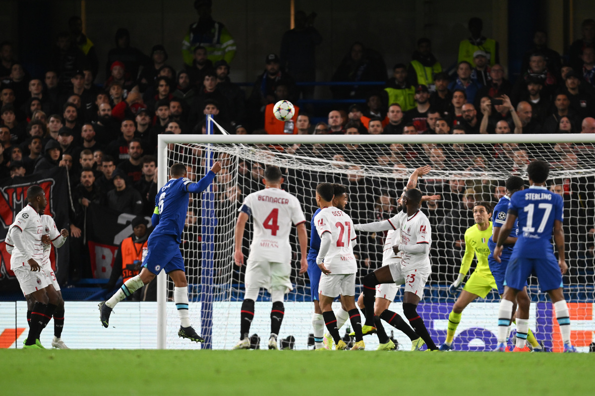 LONDON, ENGLAND - OCTOBER 05: Thiago Silva of Chelsea has a shot saved by Ciprian Tatarusanu of AC Milan during the UEFA Champions League group E match between Chelsea FC and AC Milan at Stamford Bridge on October 05, 2022 in London, England. (Photo by Mike Hewitt/Getty Images)