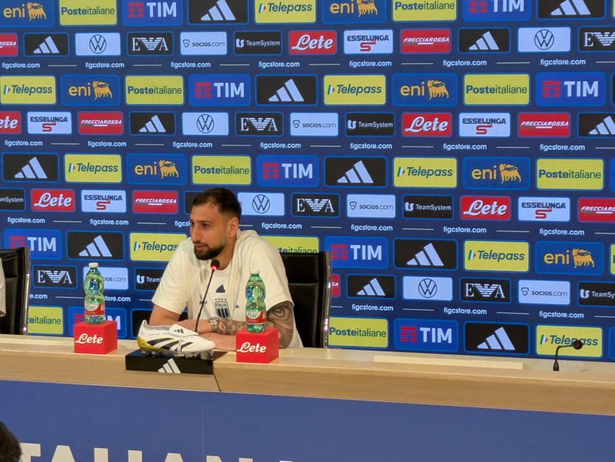 Gianluigi Donnarumma durante una conferencia de prensa en Coverciano el 6 de junio de 2025 (Football Italia).