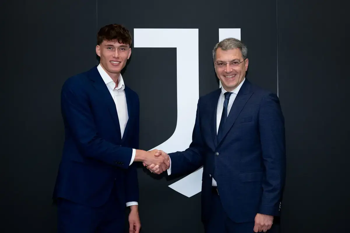Official: Savona signs new contract extension with Juventus