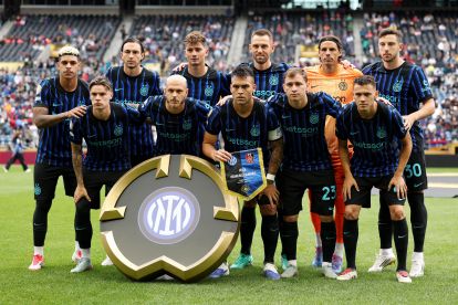 SEATTLE, WASHINGTON - JUNE 21: Players of FC Internazionale Milan pose for a team photograph prior to the FIFA Club World Cup 2025 group E match between FC Internazionale Milano and Urawa Red Diamonds at Lumen Field on June 21, 2025 in Seattle, Washington. (Photo by Buda Mendes/Getty Images)