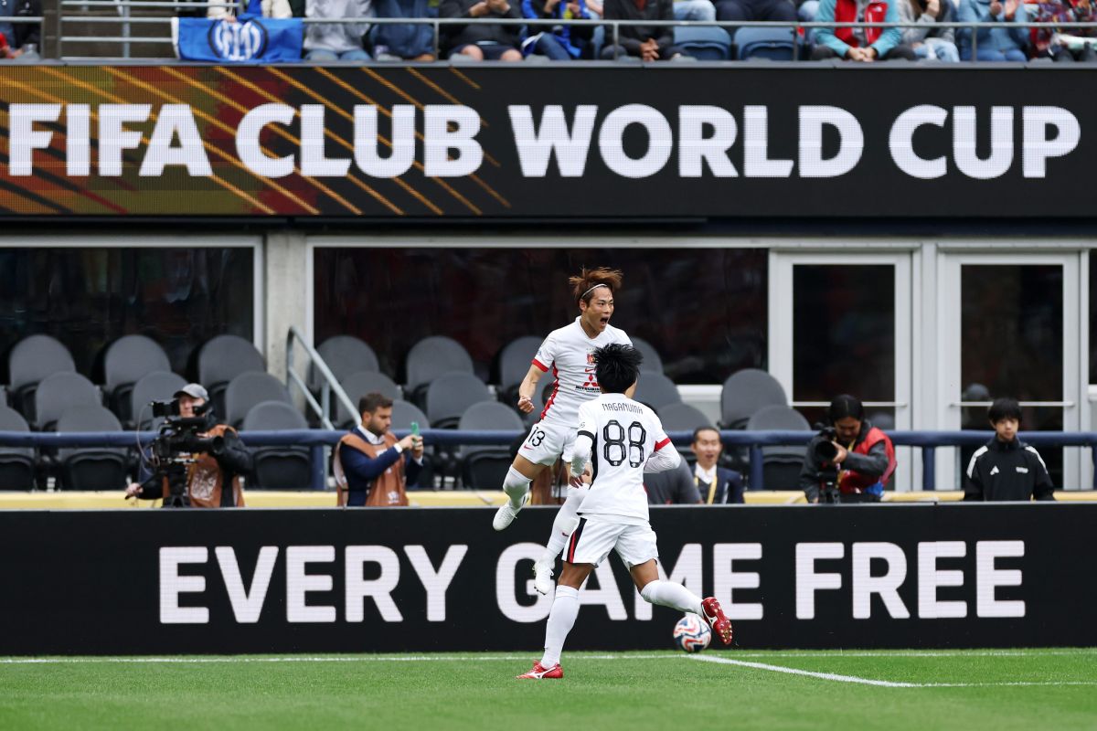 Seattle, Washington - 21 juni: Ryoma Watanabe #13 van Urawa Red Diamonds viert met Yoichi Naganuma #88 na scores het eerste doelpunt van zijn team tijdens de FIFA Club World Cup 2025 Group E -wedstrijd tussen FC Internazionale Milano en Urawa Red Diamonds in Lumen Field op 21 juni 2025 in Seattle, Washington. (Foto door Buda Mendes/Getty -afbeeldingen)