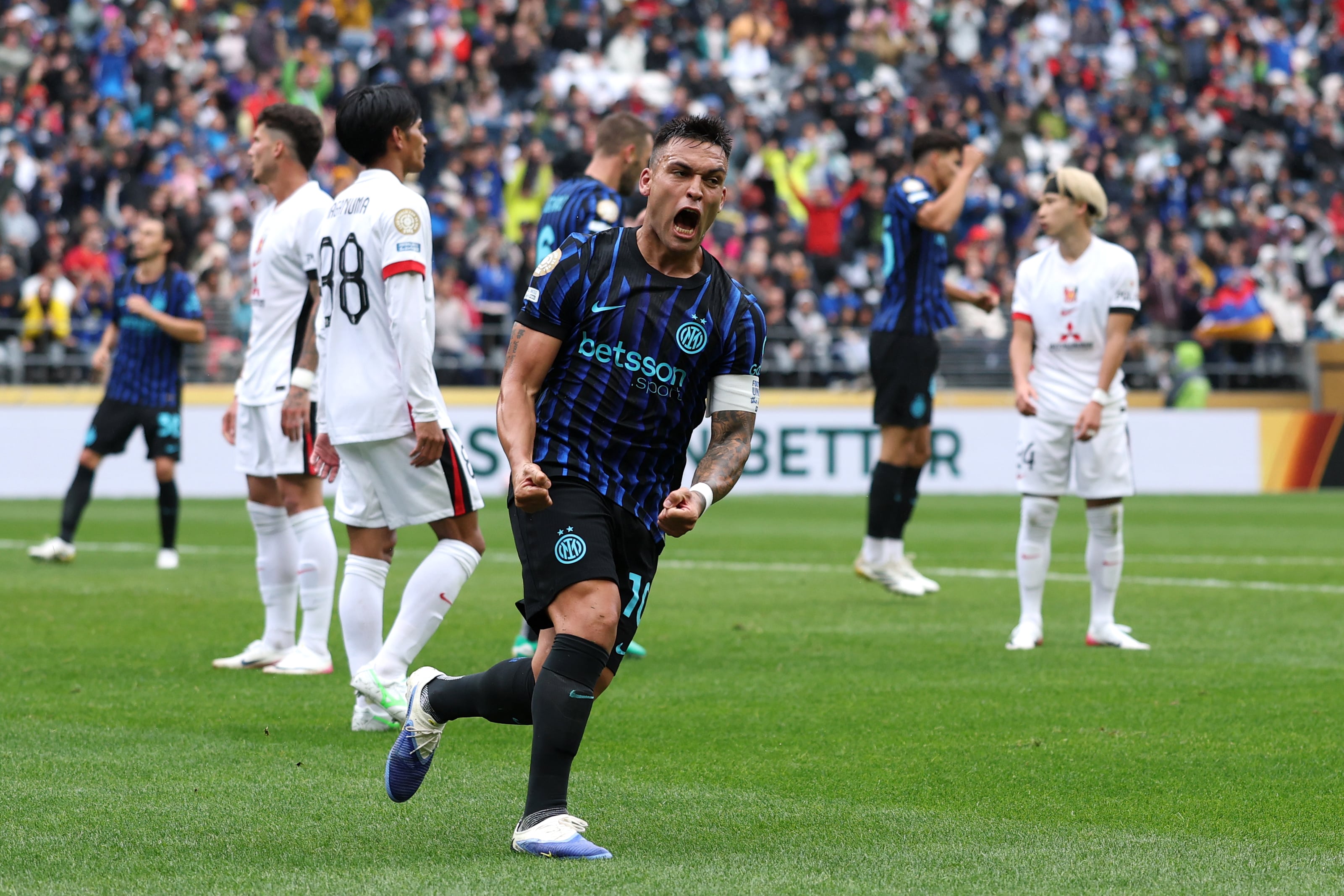 Seattle, Washington - 21 juni: Lautaro Martinez #10 van FC Internazionale Milano viert na het scoren van het eerste doelpunt van zijn team tijdens de FIFA Club World Cup 2025 Group E -wedstrijd tussen FC Internazionale Milano en Urawa Red Diamonds in Lumen Field op 21 juni 2025 in Seattle, Washington. (Foto door Buda Mendes/Getty -afbeeldingen)