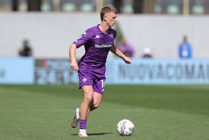 FLORENCE, ITALY - MARCH 30: Albert Gudmundsson of ACF Fiorentina in action during the Serie A match between Fiorentina and Atalanta at Stadio Artemio Franchi on March 30, 2025 in Florence, Italy. (Photo by Gabriele Maltinti/Getty Images) (Roma links)