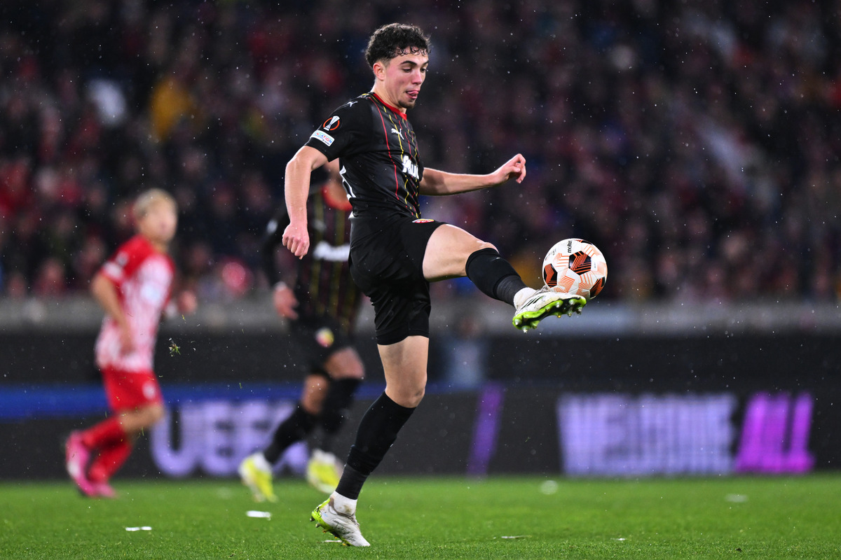 FREIBURG IM BREISGAU, GERMANY - FEBRUARY 22: Neil El Aynaoui of RC Lens controls the ball during the UEFA Europa League 2023/24 knockout round play-offs second leg match between Sport-Club Freiburg and RC Lens at Europa-Park Stadion on February 22, 2024 in Freiburg im Breisgau, Germany. (Photo by Oliver Hardt/Getty Images)