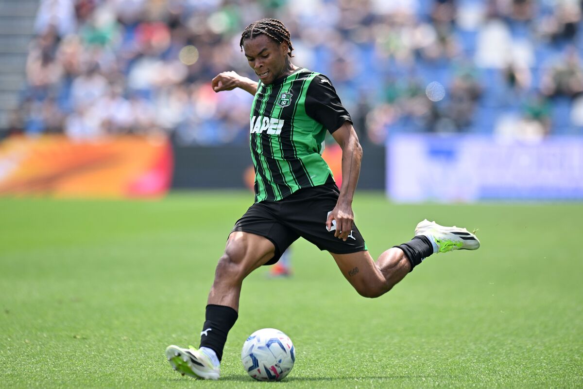 Sassuolo have Lauriente problem with Fenerbahce and Sunderland offers