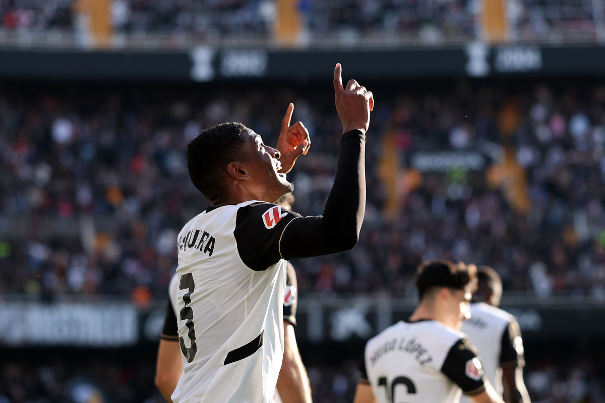 VALENCIA, SPAIN - FEBRUARY 09: Cristhian Mosquera of Valencia CF celebrates scoring his team's first goal during the LaLiga match between Valencia CF and CD Leganes at Estadio Mestalla on February 09, 2025 in Valencia, Spain. (Photo by Clive Brunskill/Getty Images)