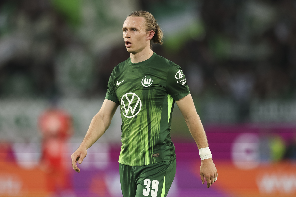 WOLFSBURG, GERMANY - MAY 09: Patrick Wimmer of VfL Wolfsburg looks on during the Bundesliga match between VfL Wolfsburg and TSG 1899 Hoffenheim at Volkswagen Arena on May 09, 2025 in Wolfsburg, Germany. (Photo by Maja Hitij/Getty Images)