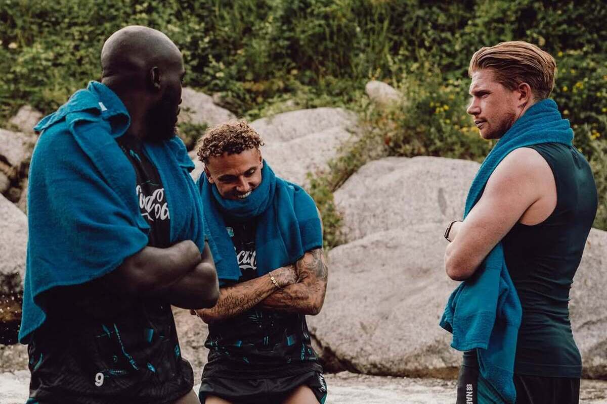 Romelu Lukaku, Noa Lang and Kevin de Bruyne in preseason training with Napoli (pictured via Instagram @noano)