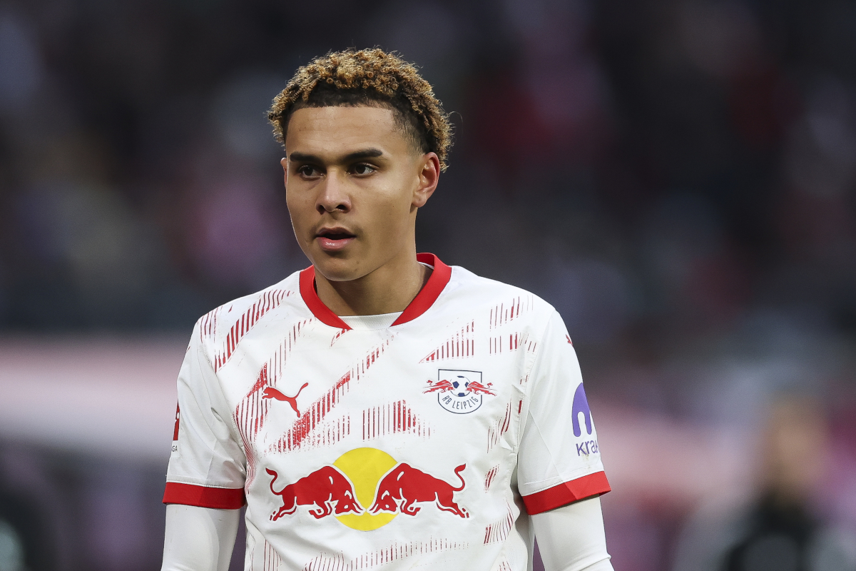 LEIPZIG, ALEMANHA - 12 DE JANEIRO: Antonio Noosa do RB Leipzig observa durante a partida da Bundesliga entre RB Leipzig e SV Werder Bremen na Red Bull Arena em 12 de janeiro de 2025 em Leipzig, Alemanha. (Foto de Maja Hitiz/Getty Images)