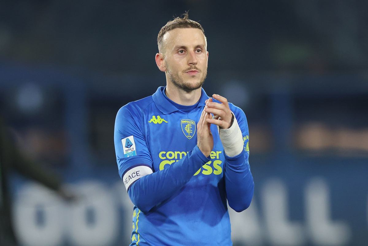 EMPOLI, ITALY - JANUARY 26: Ardian Ismajli of Empoli FC greets the fans after during the Serie A match between Empoli and Bologna at Stadio Carlo Castellani on January 26, 2025 in Empoli, Italy. (Photo by Gabriele Maltinti/Getty Images)